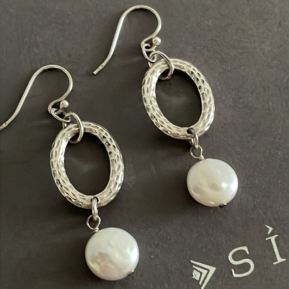 Silpada Hammered Sterling Silver and Feshwater Pearl French Wire Earrings W1253 - Picture 4 of 8
